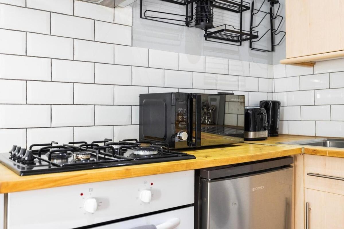 1-bed Flat - Walk To Whitechapel Station Apartment
